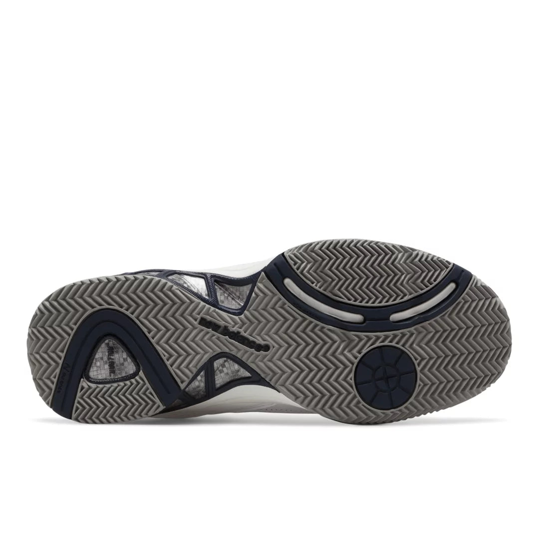 806 - New Balance Shoes