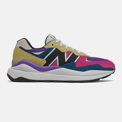 57/40 | New Balance Shoes - Women / Men