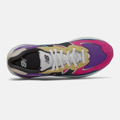 57/40 | New Balance Shoes - Women / Men